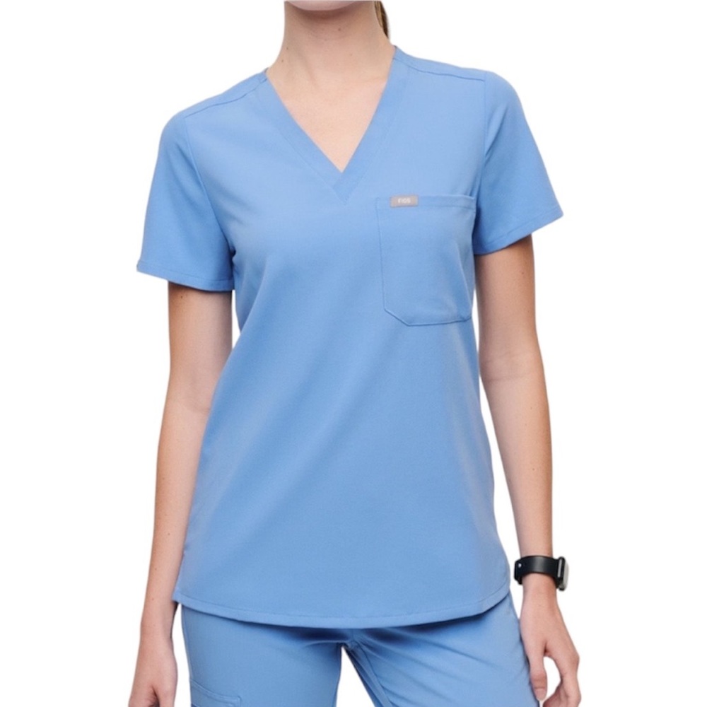 {Figs} Women's Ceil Blue Catarina One Pocket Scrub Top. Size XS